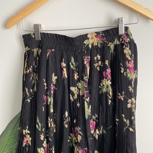 Black Floral Skirt - Picture 6 of 10